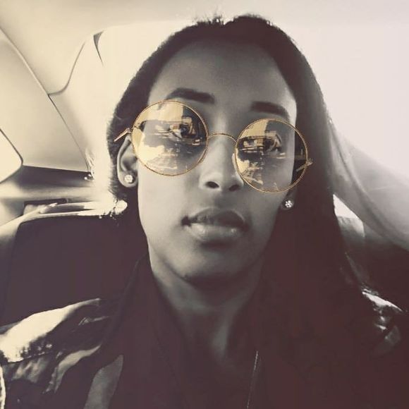 Meet your Posher, Yasmin - Picture 1 of 1